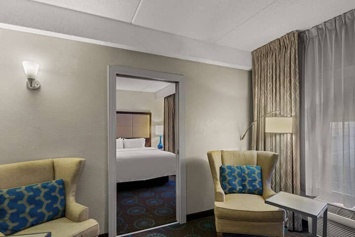 Room 33 of 68
