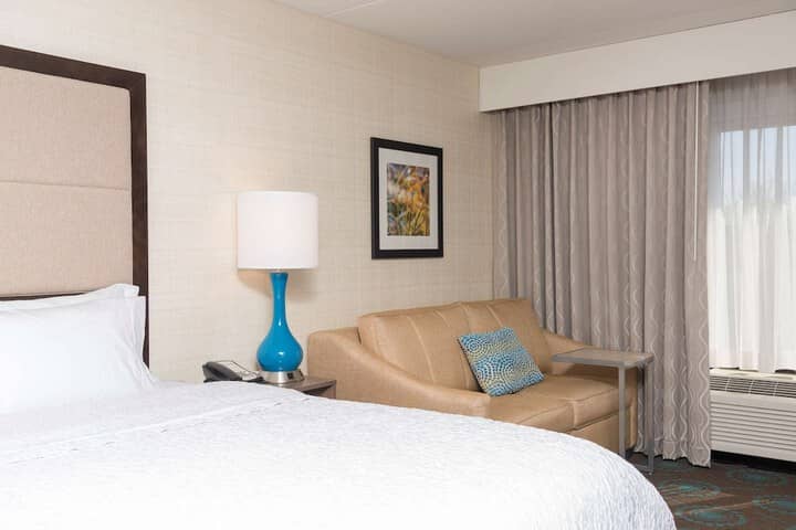 Room 4 of 68