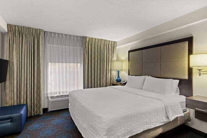 Room 25 of 68