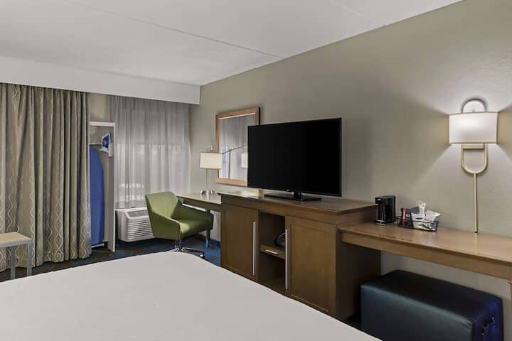 Room 27 of 68