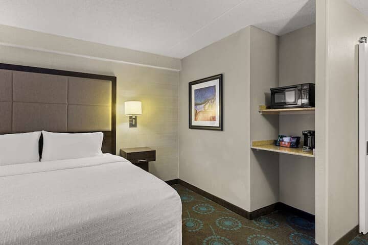 Room 28 of 68