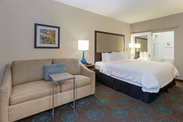 Room 32 of 68